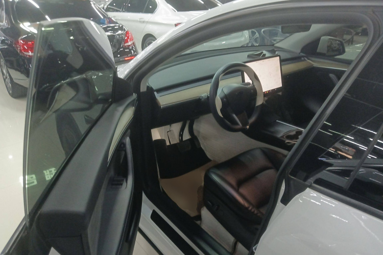 特斯拉 Model Y 2021款 标准续航后驱版中控内饰7003