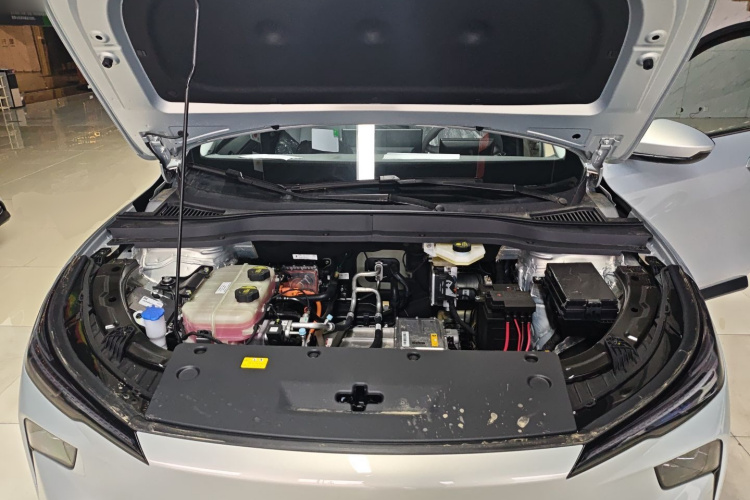 奔腾 悦意03 2025款 565km 乐享版机舱底盘24