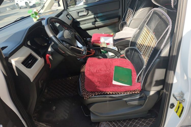 五菱汽车 五菱宏光PLUS 2019款 1.5T 手动舒适型 7座中控内饰19