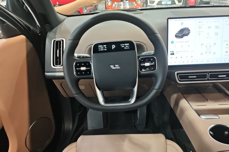 理想汽车 理想L9 2025款 Ultra 智能焕新版中控内饰13