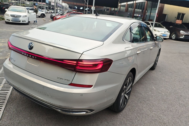 大众 帕萨特 2022款 330TSI 星空尊贵版车身外观7