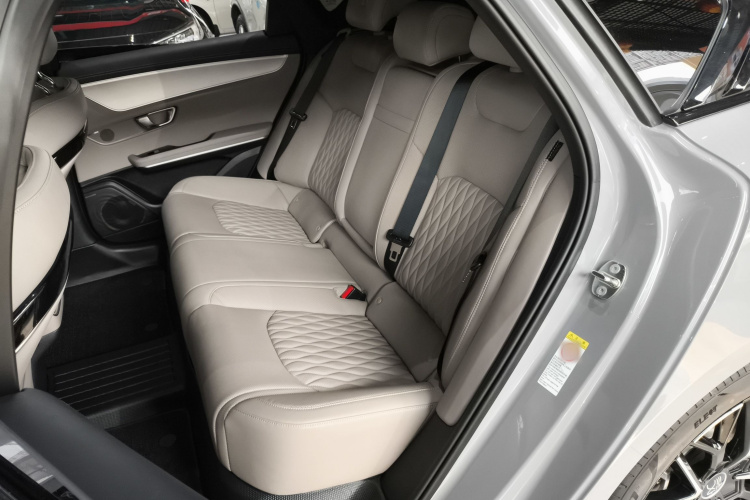 比亚迪 汉 2025款 DM-i 125KM尊贵型中控内饰21