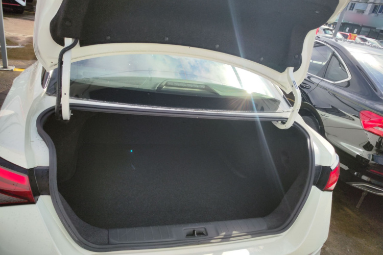 日产 轩逸 2021款 1.6L XL CVT悦享版机舱底盘23