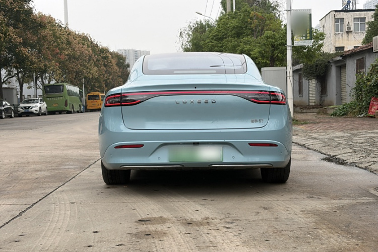 鸿蒙智行 智界S7 2025款 855km Max车身外观6003