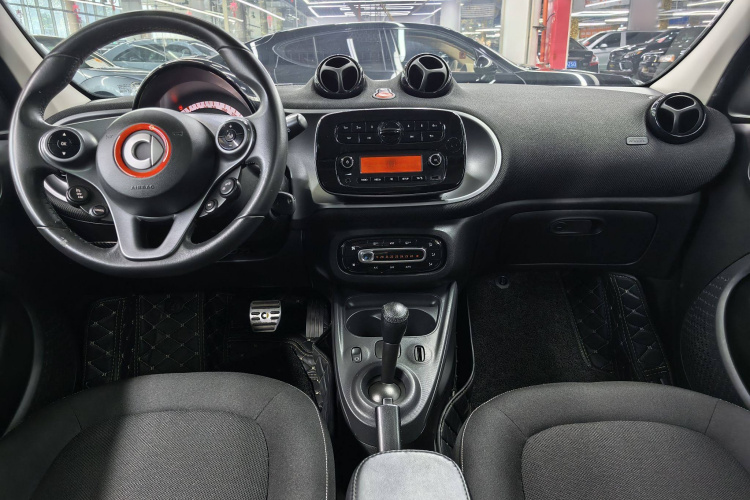 smart forfour 2016款 1.0L 52千瓦激情版中控内饰7002