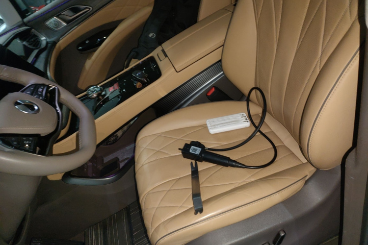 腾势D9 2022款 DM-i 970 四驱旗舰型中控内饰19