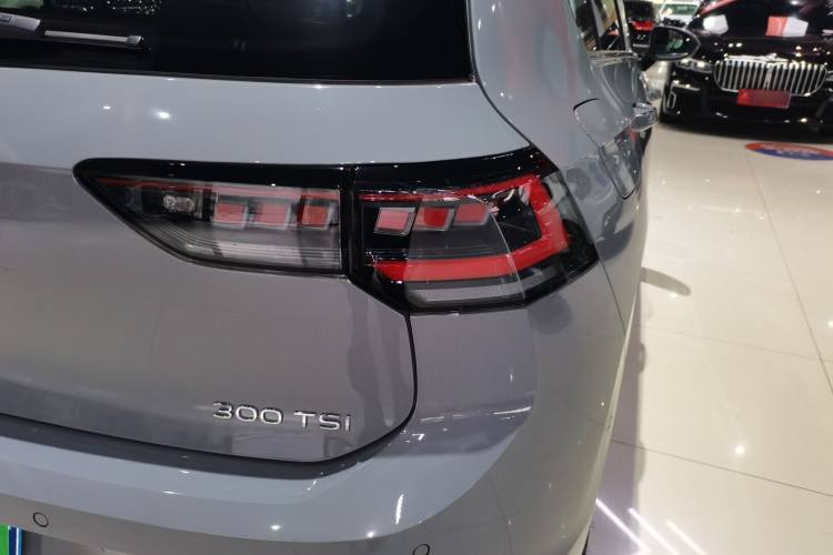 大众 高尔夫 2025款 改款二 300TSI R-Line车身外观9