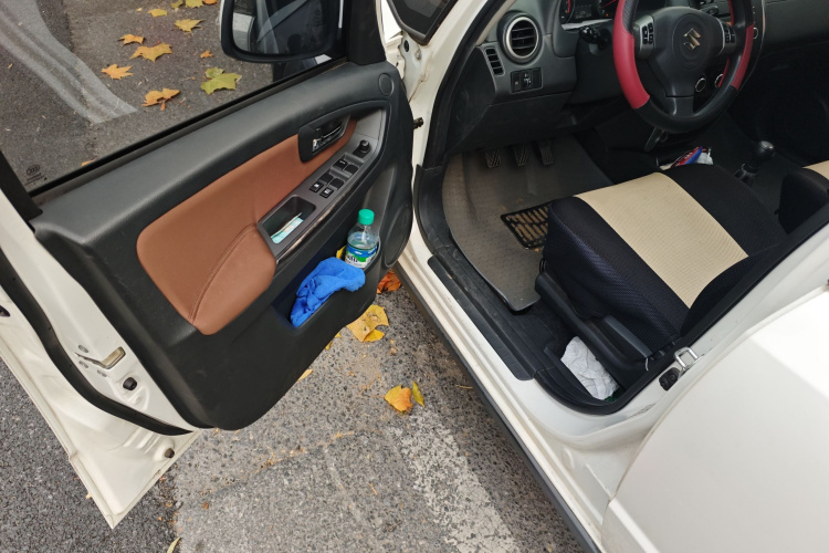 铃木 天语 SX4 2013款 1.6L 手动酷锐型中控内饰20