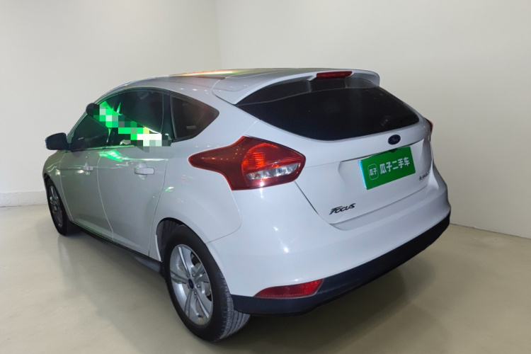 福特 福克斯 2017款 两厢 1.6L 自动舒适型智行版车身外观5