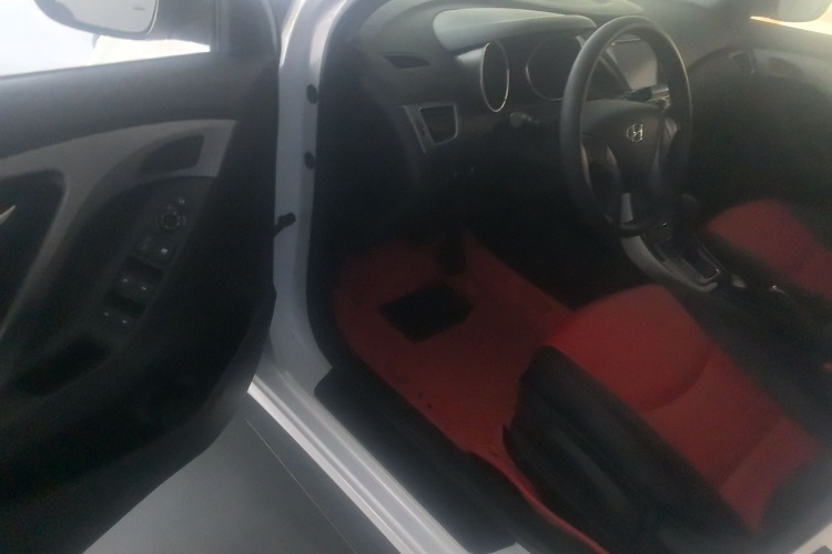 现代 朗动 2016款 1.6L 自动尊贵型中控内饰20