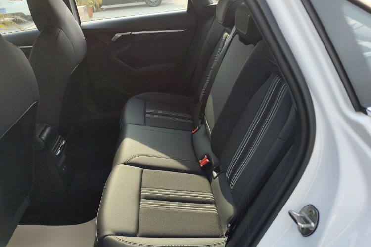 奥迪A3 2024款 A3L Limousine 35 TFSI 时尚运动型中控内饰7004