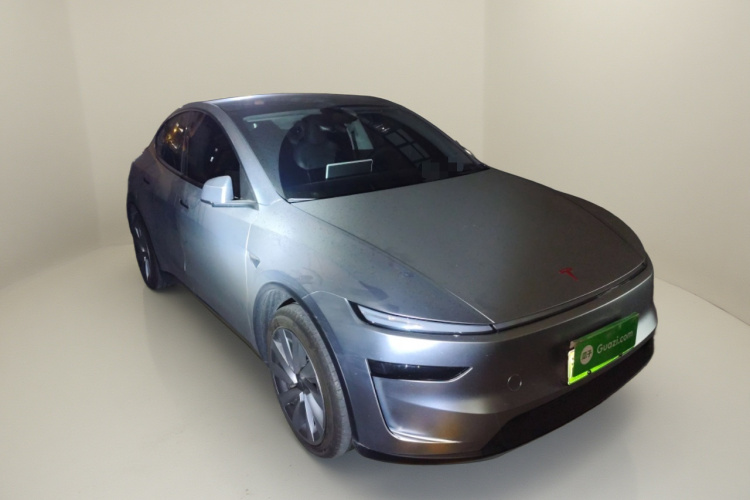 特斯拉 Model Y 2025款 后轮驱动版车身外观3