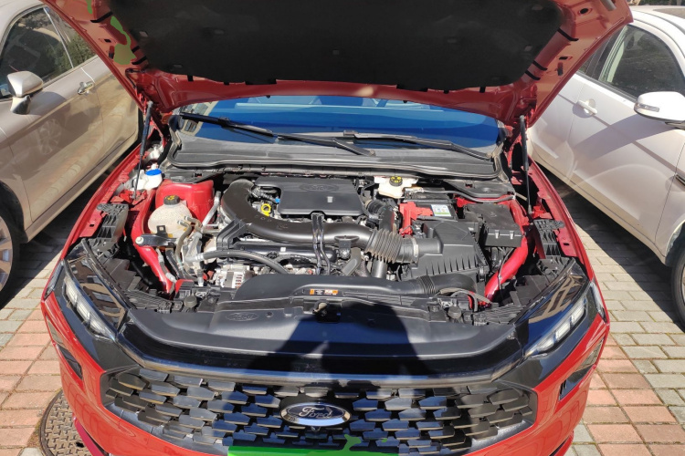 福特 蒙迪欧 2025款 2.0T EcoBoost 至尊型机舱底盘24