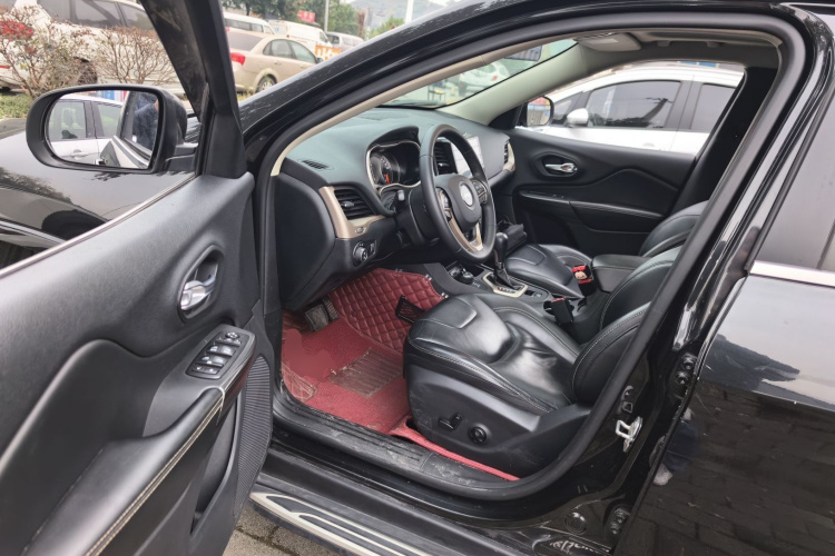 Jeep 自由光 2017款 2.4L 专业版中控内饰20
