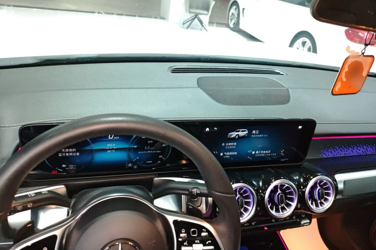 奔驰EQB 2022款 EQB 260中控内饰7002