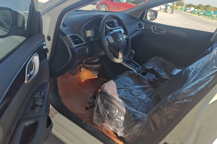 日产 轩逸 2024款 改款二 经典 1.6XL CVT豪华版中控内饰7003