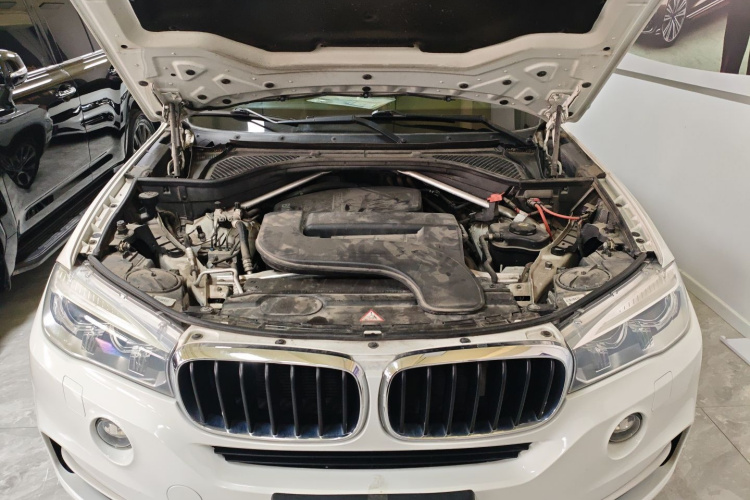 宝马X5(进口) 2015款 xDrive28i机舱底盘24