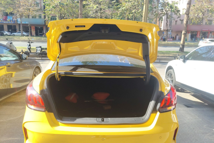 名爵 MG5 2022款 180DVVT CVT青春旗舰版机舱底盘23