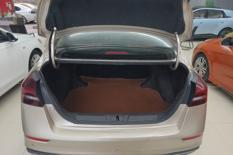 吉利汽车 帝豪 2021款 UP 1.5L CVT向上版机舱底盘23