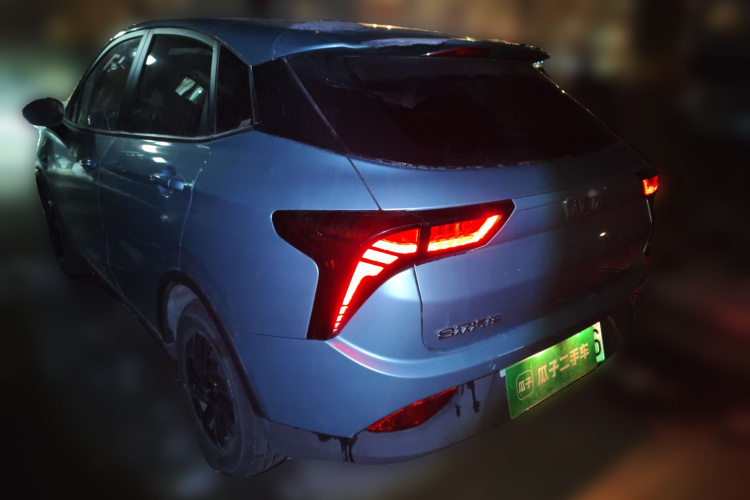 哪吒汽车 哪吒V 2021款 长续航娱乐版车身外观5