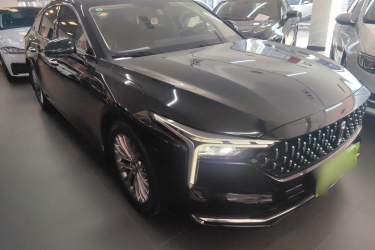 奔腾B70 2025款 龙耀版 1.5T 欢享型车身外观3