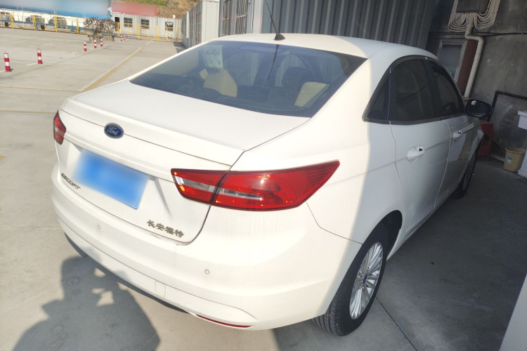 福特 福睿斯 2015款 1.5L 手动舒适型车身外观7