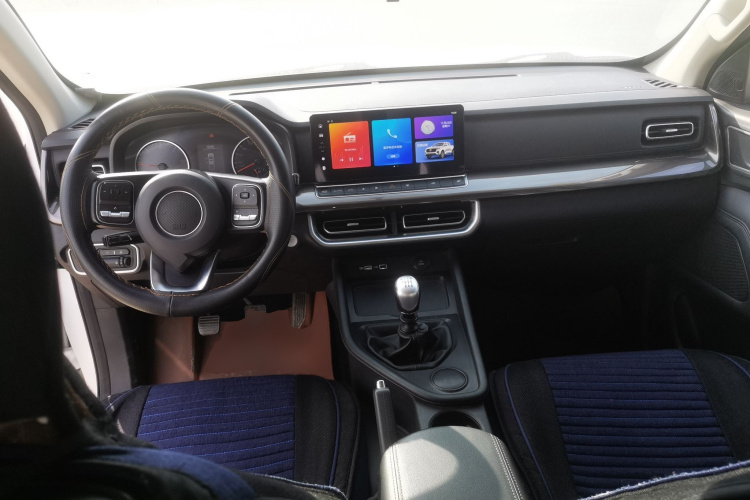 长城 炮 2023款 2.0T商用版手动柴油两驱精英型长箱GW4D20M中控内饰7002