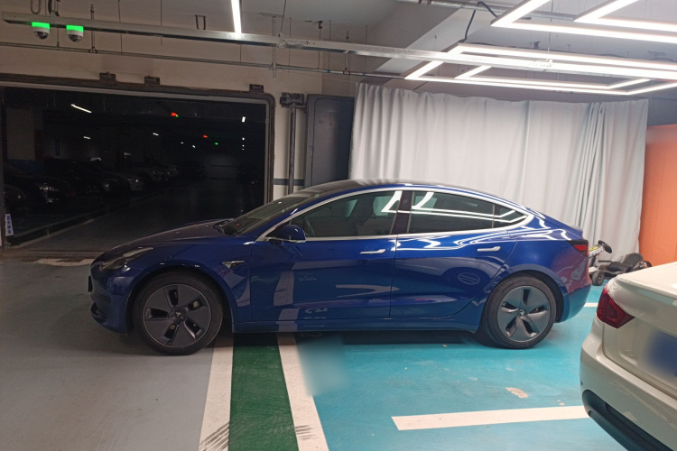 特斯拉 Model 3 2020款 标准续航后驱升级版车身外观4