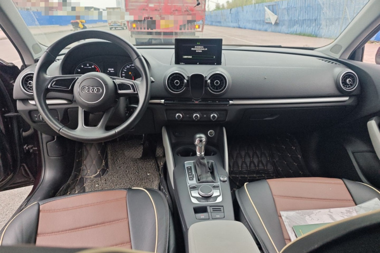 奥迪A3 2017款 Sportback 35 TFSI 进取型中控内饰12