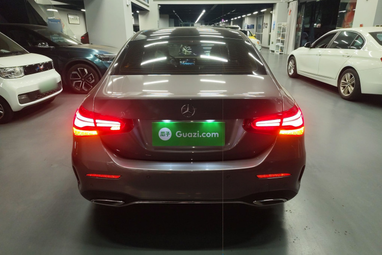 奔驰A级 2024款 A 200 L 时尚型车身外观6