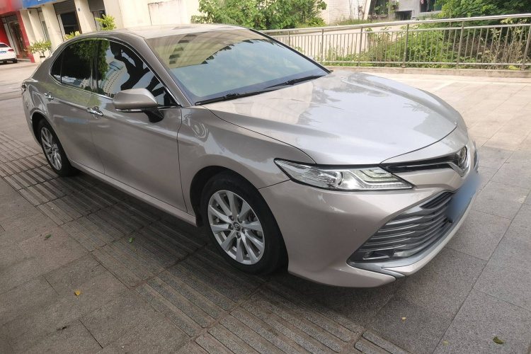 丰田 凯美瑞 2018款 2.0G 豪华版车身外观3