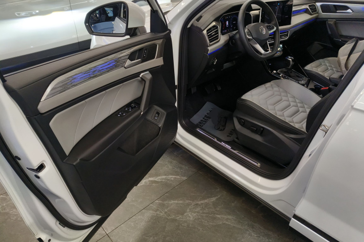 大众 探岳 2023款 改款 380TSI 四驱R-Line高能版中控内饰7003