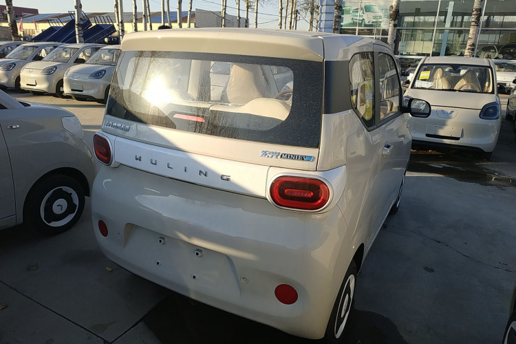 五菱汽车 宏光MINIEV 2024款 第三代 215km 青春版车身外观7