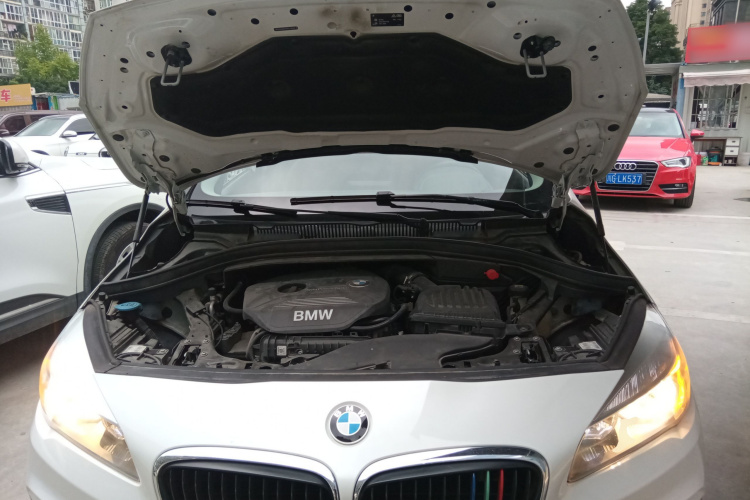 宝马2系旅行车 2016款 218i 时尚型机舱底盘24