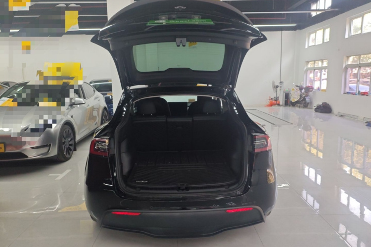 特斯拉 Model Y 2023款 高性能全轮驱动版机舱底盘23