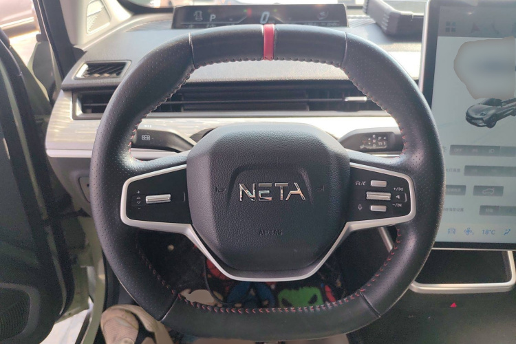 哪吒汽车 哪吒V 2022款 潮 400 Lite局部细节13