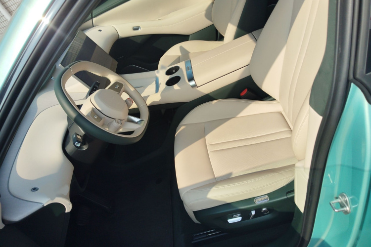 小米汽车 小米YU7 2025款 超长续航高性能四驱Max版局部细节19