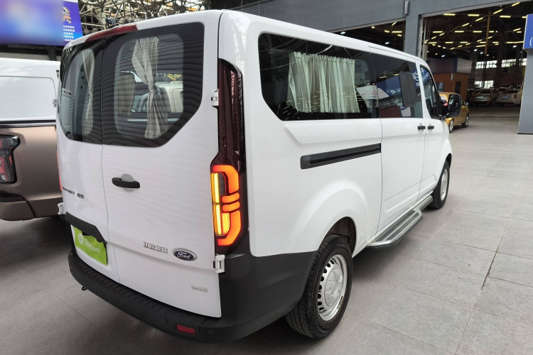 福特 全顺 2023款 2.0T汽油自动多功能商用车中轴低顶5/6座车身外观7