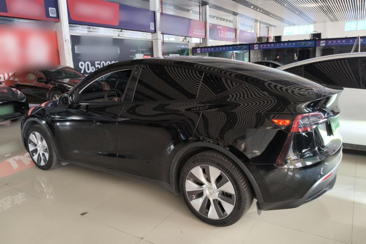 特斯拉 Model Y 2022款 改款 长续航全轮驱动版车身外观4