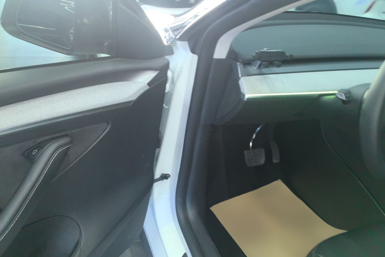 特斯拉 Model Y 2024款 后轮驱动版中控内饰20