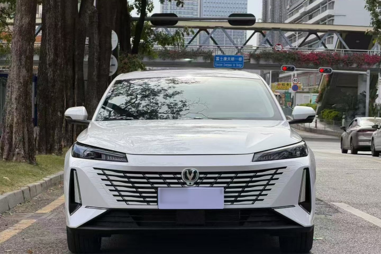 长安 逸动 2025款 蓝鲸 1.5T 500Bar尊贵型车身外观6004