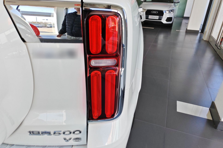 坦克500 2023款 3.0T 运动版 造境型 5座车身外观9