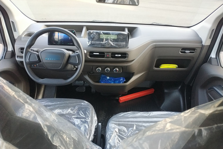 江铃 E福顺 2025款 明窗版 41.86kwh 短轴低顶中控内饰12