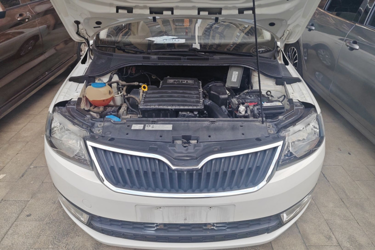 斯柯达 昕锐 2016款 1.6L 自动创行版机舱底盘24