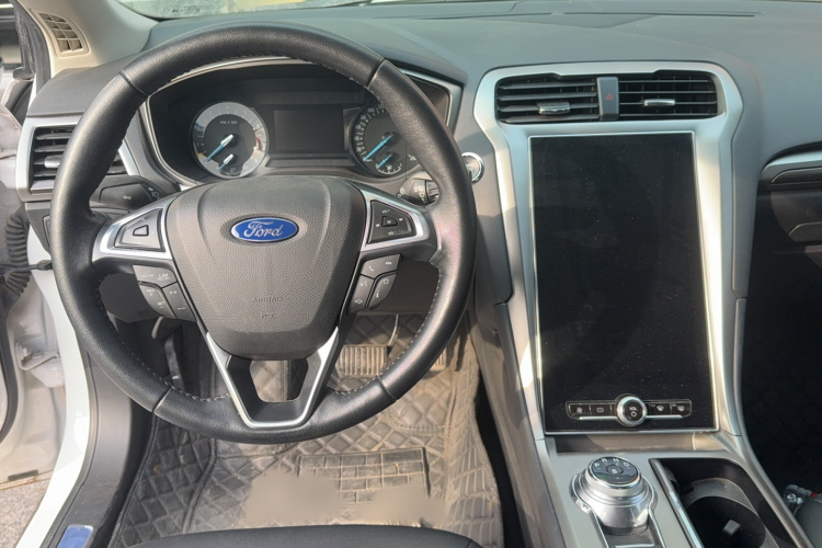 福特 蒙迪欧 2020款 EcoBoost 200 时尚型中控内饰7003