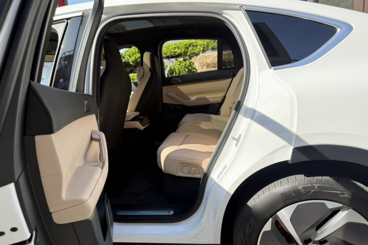 蔚来EC7 2023款 75kWh中控内饰7007