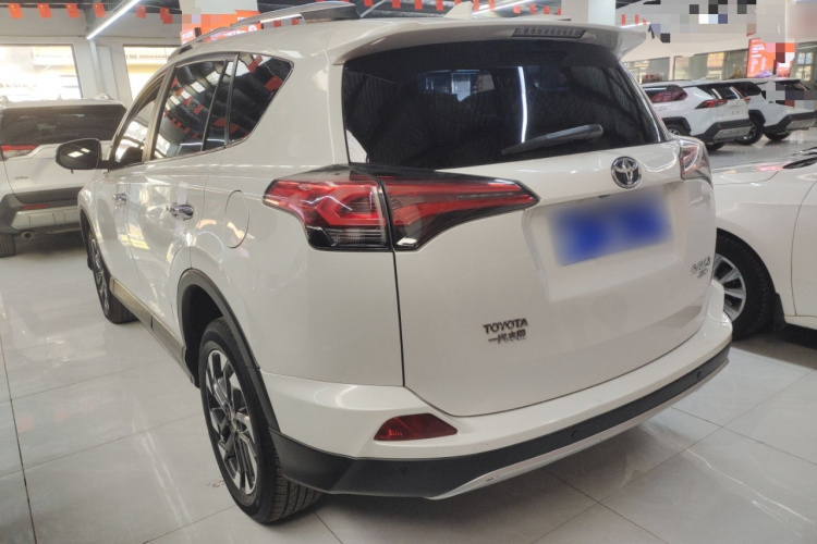 丰田 RAV4荣放 2016款 2.5L 自动四驱精英版车身外观4