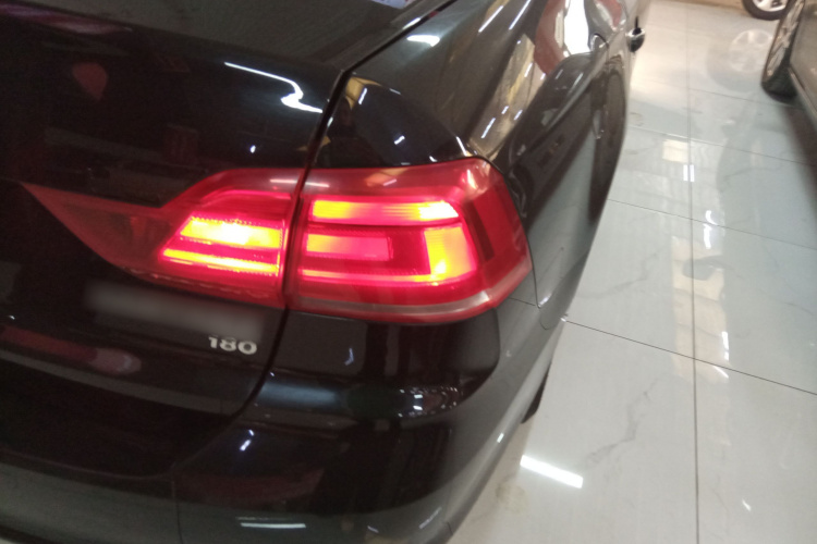 大众 桑塔纳 2016款 1.6L 手动风尚版车身外观9