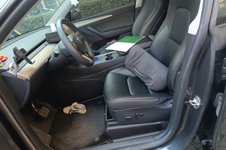 特斯拉 Model Y 2022款 改款 后轮驱动版中控内饰19