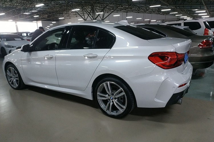 宝马1系 2019款 120i M运动套装车身外观4